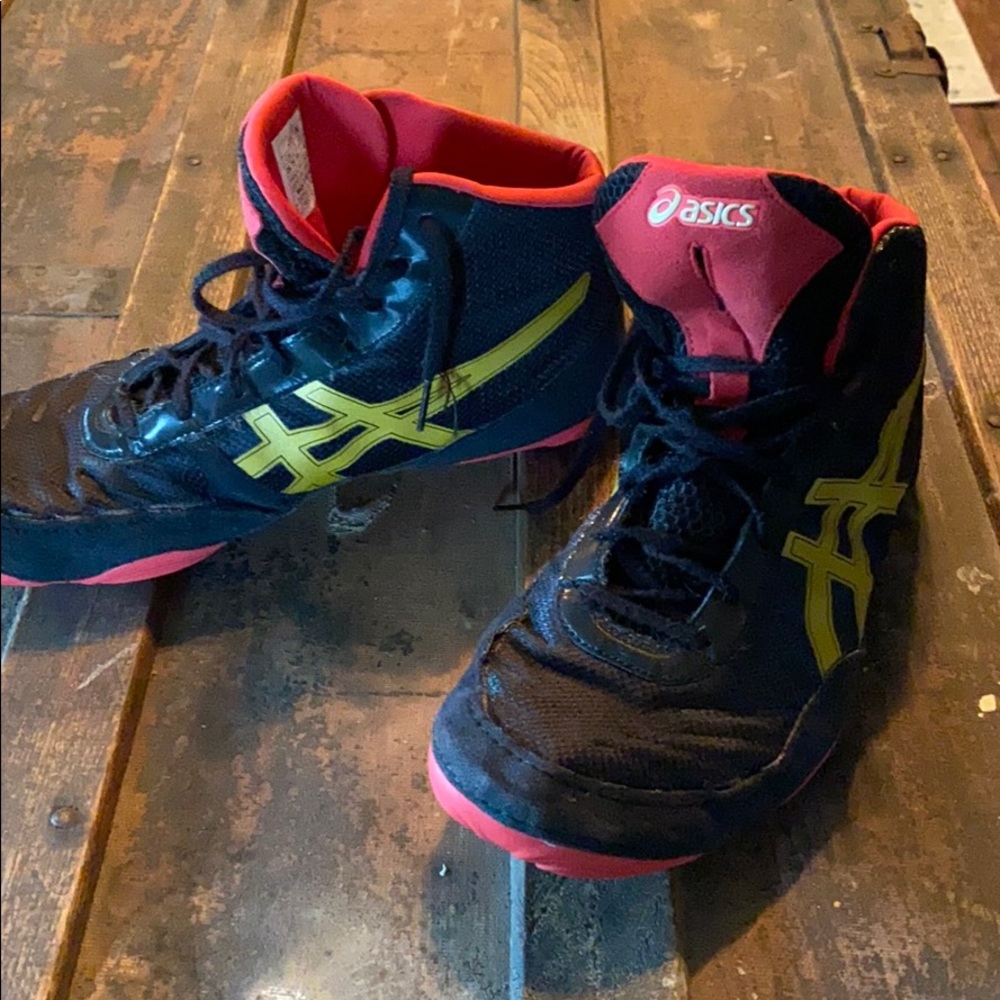Wrestling shoes